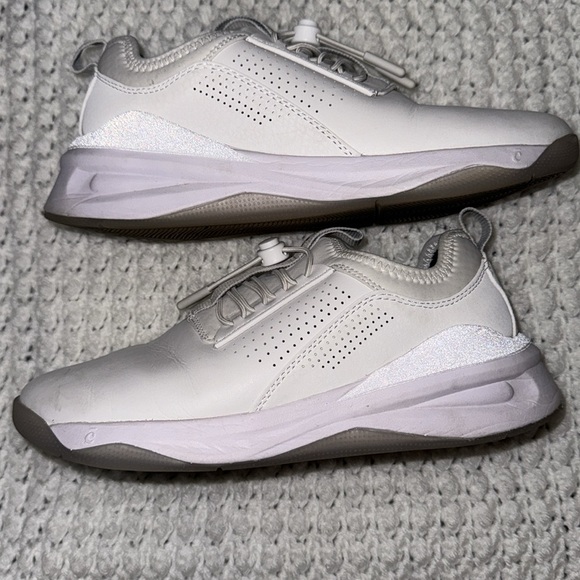 CLOVE NURSING SHOES - Picture 6 of 7